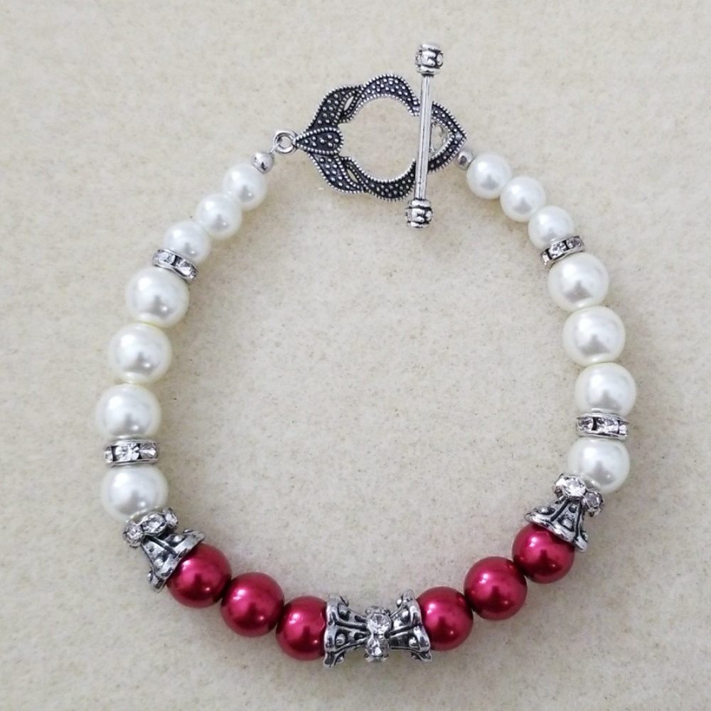 Elegant red and white glass pearl beaded bracelet.